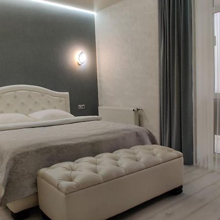Апартаменты Yarovytsya Vip In The Center Луцк Экстерьер фото