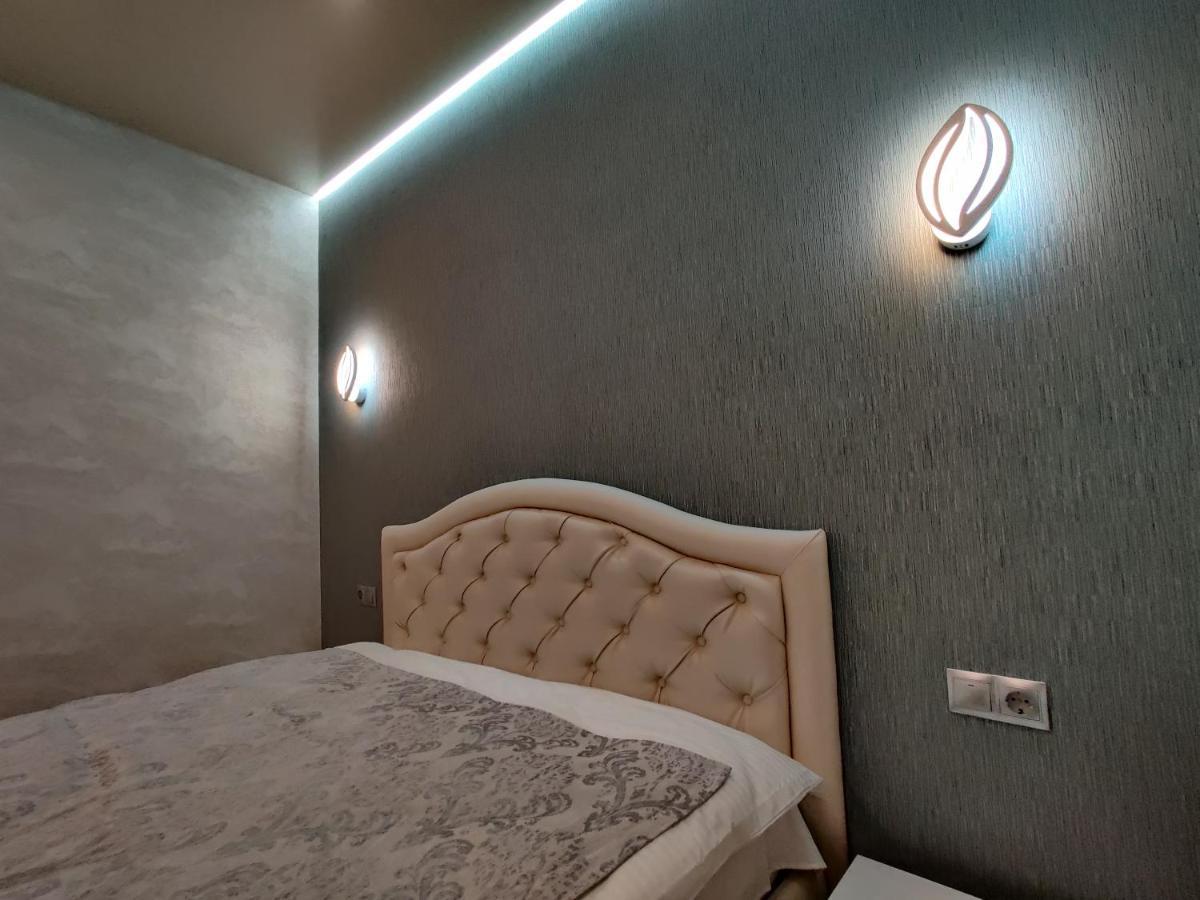 Апартаменты Yarovytsya Vip In The Center Луцк Экстерьер фото